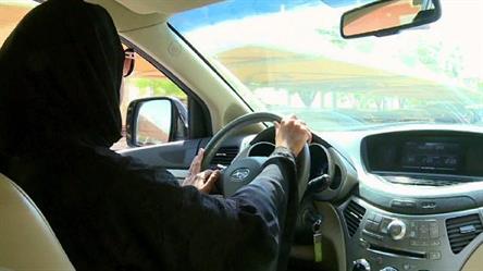 المرور يمكن للمرأة استخراج رخصة قيادة سعودية فورا حال امتلاكها